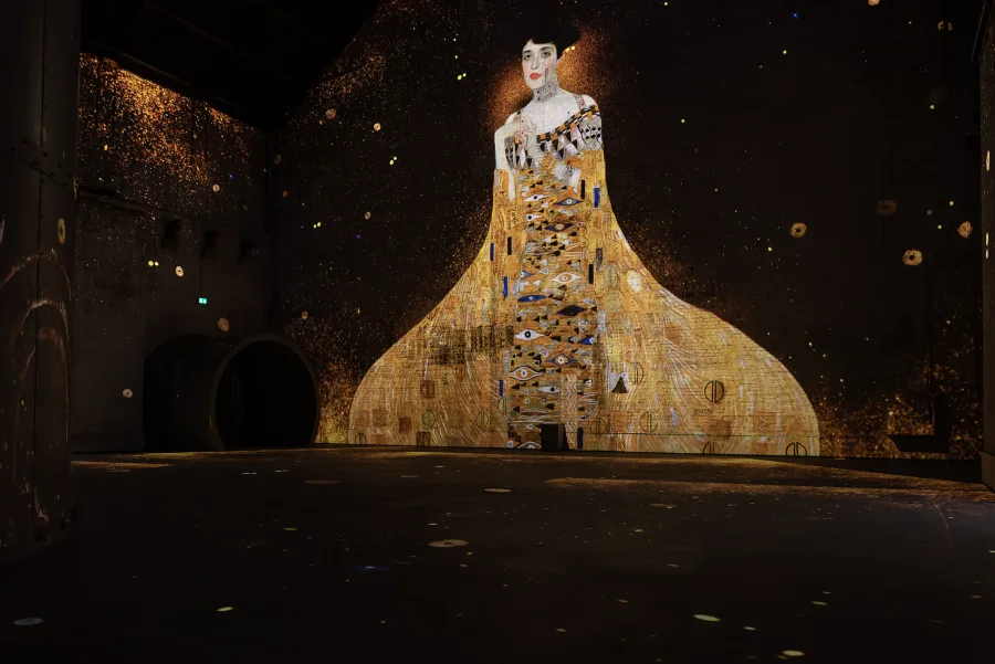 Een schitterende immersieve reis door Klimts gouden universum